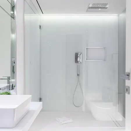 A World Aparts - 104 Frattina * Řím