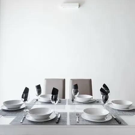 A World Aparts - 104 Frattina *