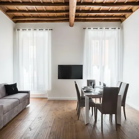 A World Aparts - 104 Frattina *