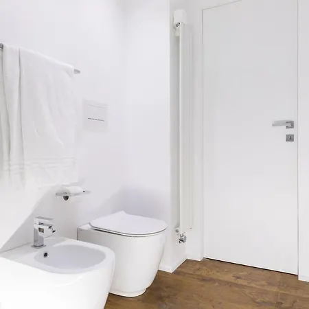 A World Aparts - 104 Frattina * Řím