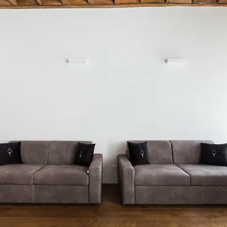 A World Aparts - 104 Frattina * Řím