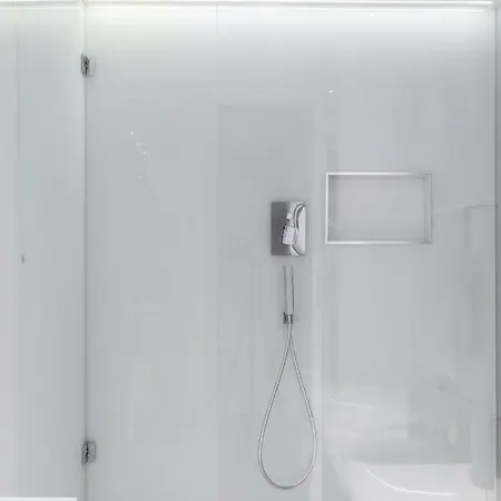 A World Aparts - 104 Frattina